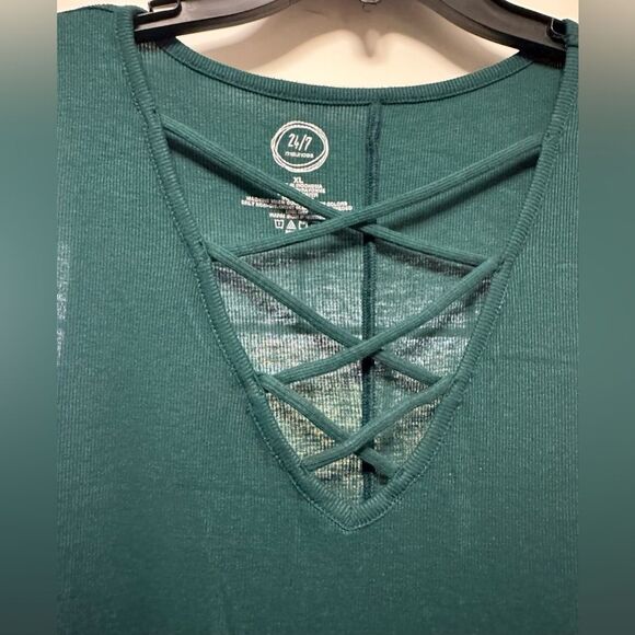 Maurices 24/7 Lattice Tank. Green Blue Teal Flowy Cutout (639) - Picture 3 of 5